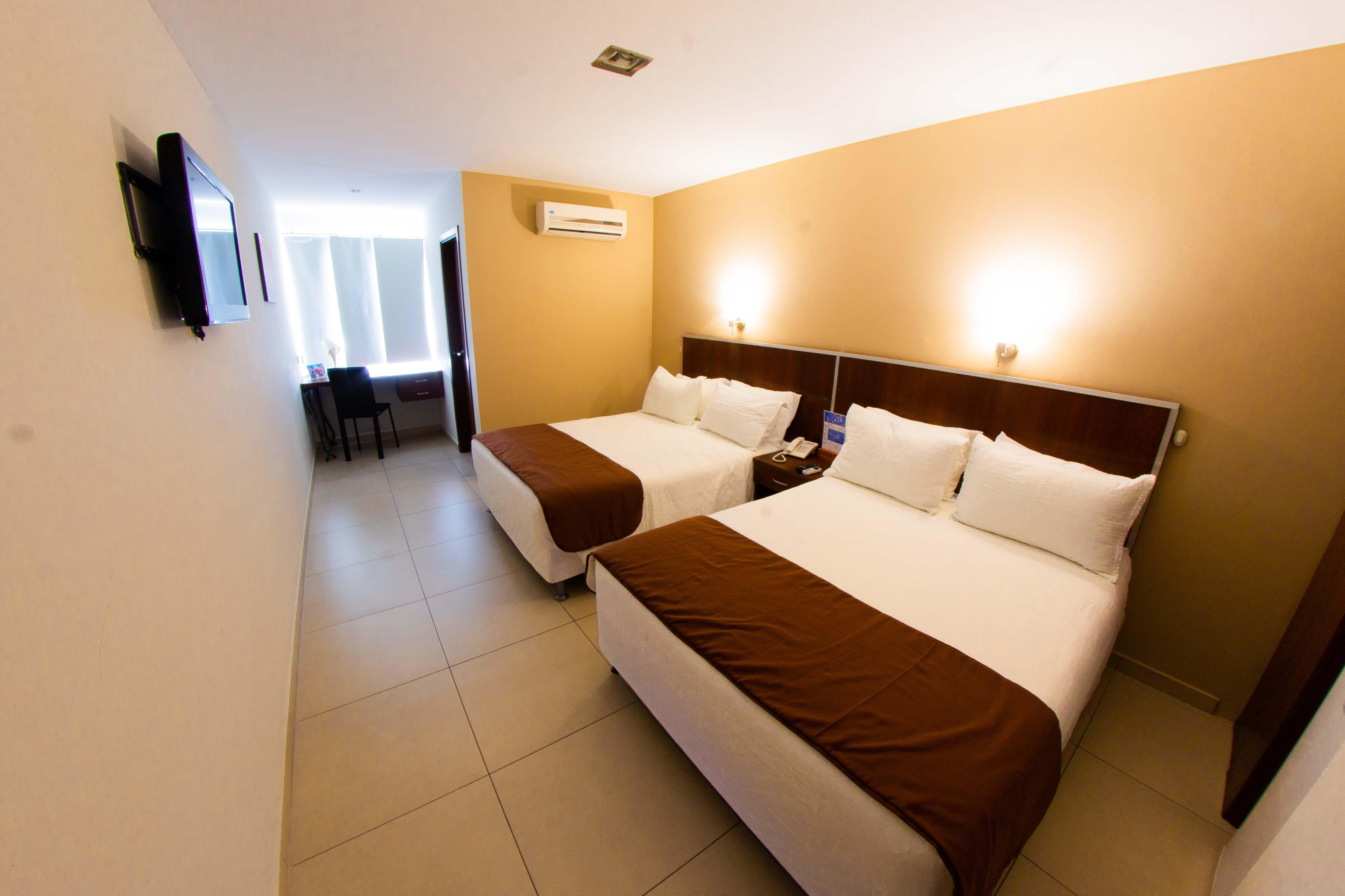 Torre Hotel Ejecutivo ซานตาครูซเดอลาเซียร์รา ภายนอก รูปภาพ