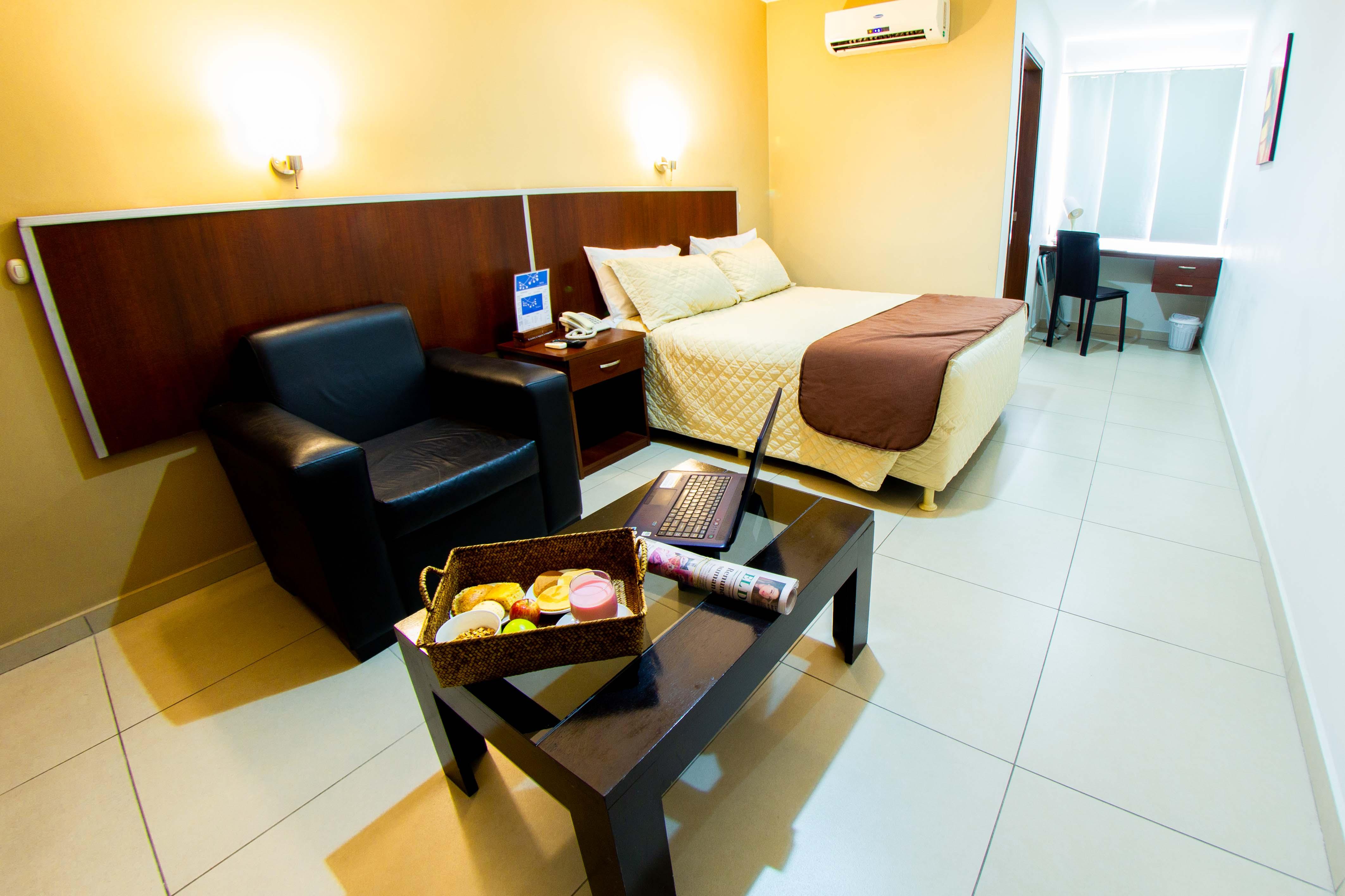 Torre Hotel Ejecutivo ซานตาครูซเดอลาเซียร์รา ภายนอก รูปภาพ