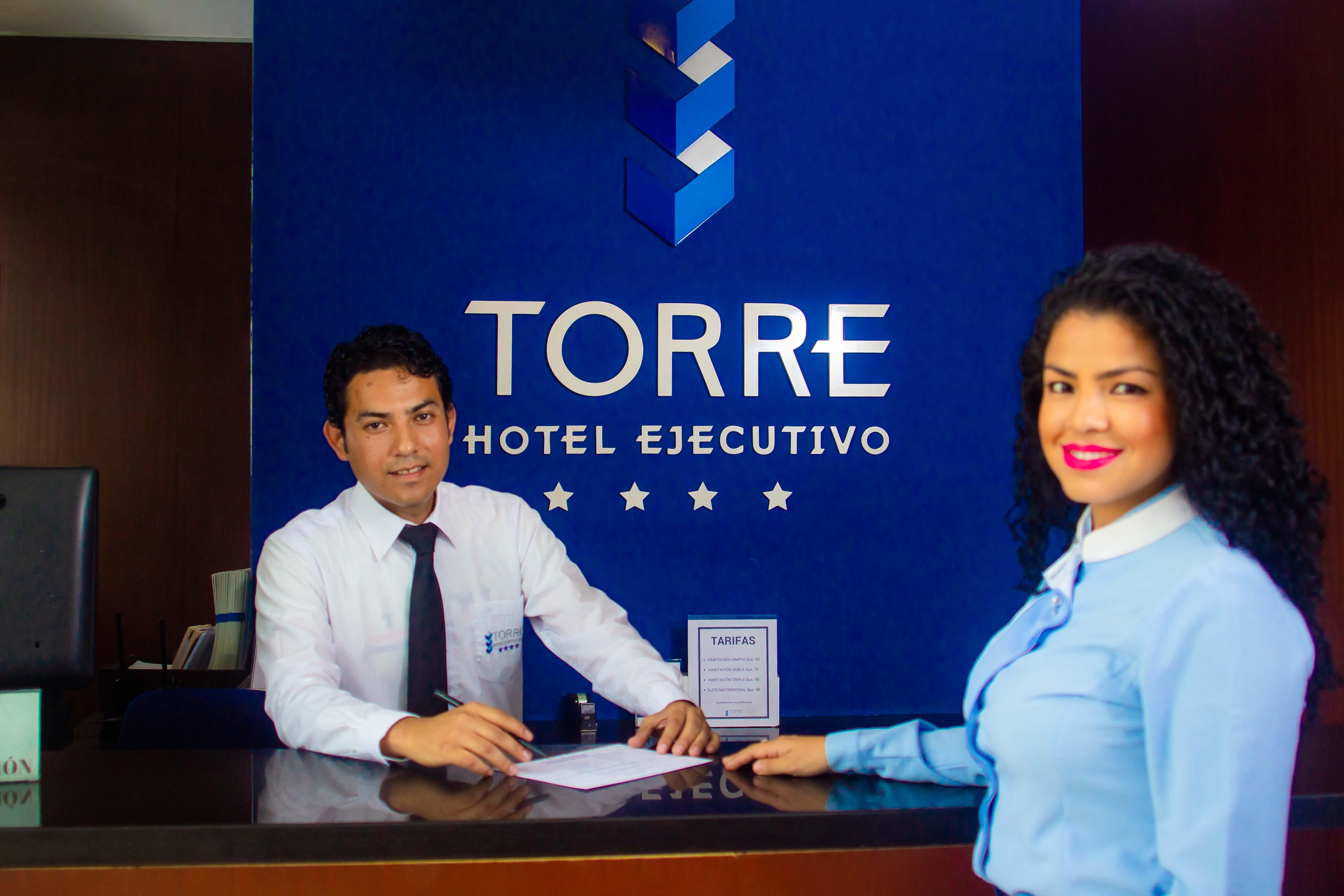 Torre Hotel Ejecutivo ซานตาครูซเดอลาเซียร์รา ภายนอก รูปภาพ
