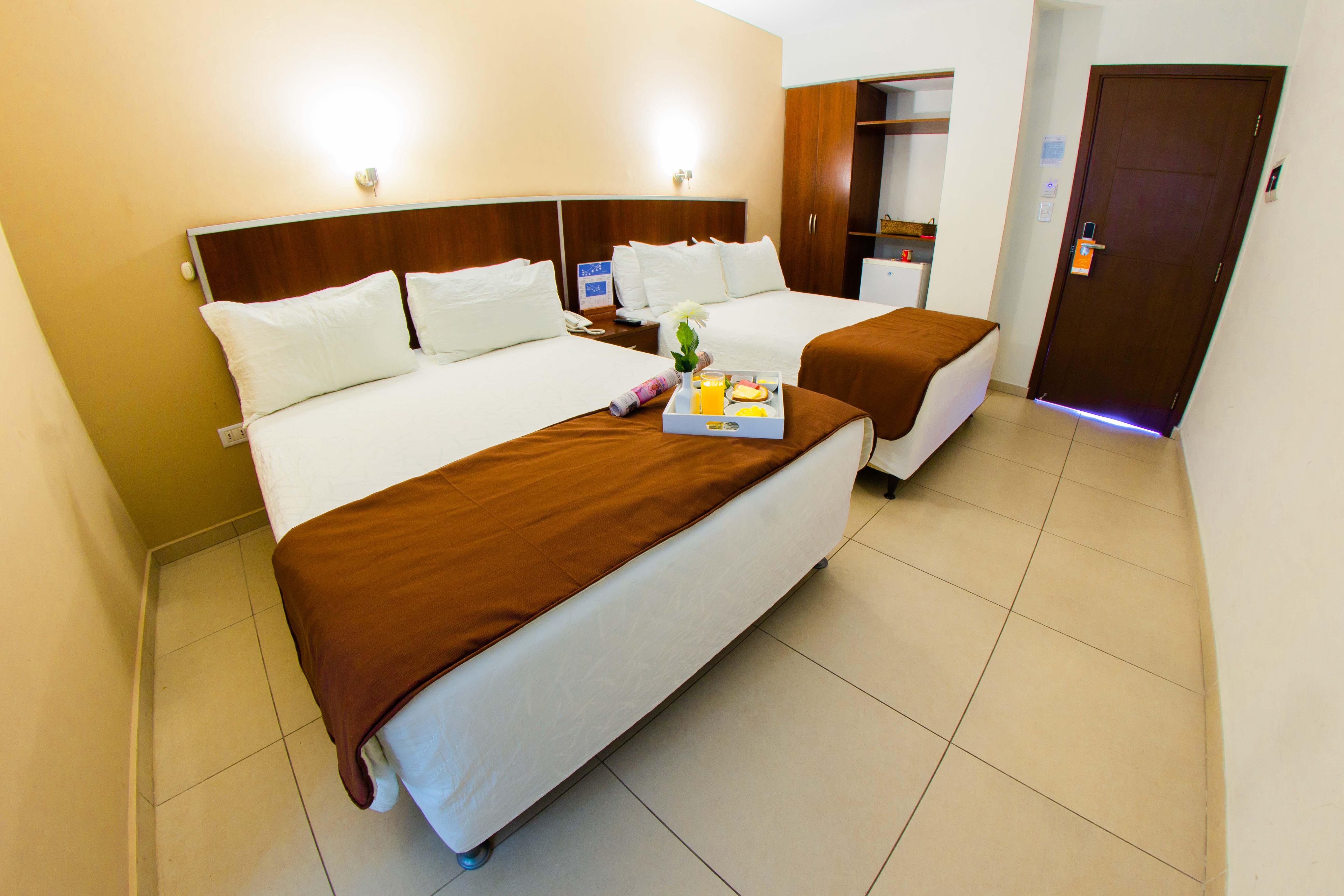 Torre Hotel Ejecutivo ซานตาครูซเดอลาเซียร์รา ภายนอก รูปภาพ