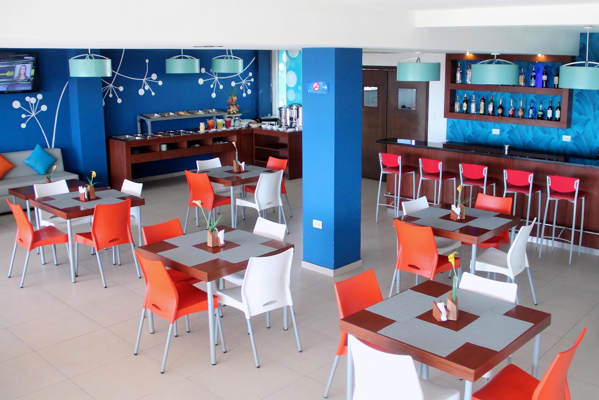 Torre Hotel Ejecutivo ซานตาครูซเดอลาเซียร์รา ภายนอก รูปภาพ