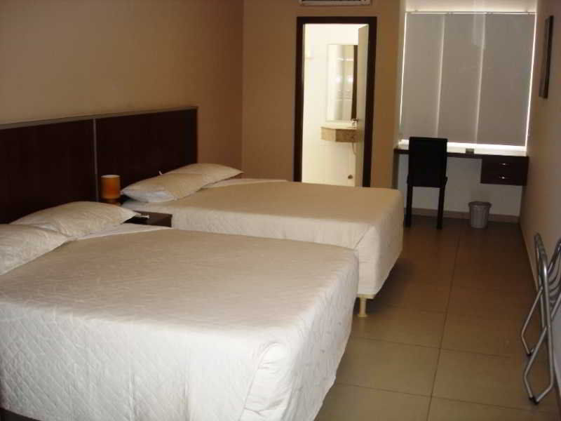 Torre Hotel Ejecutivo ซานตาครูซเดอลาเซียร์รา ภายนอก รูปภาพ
