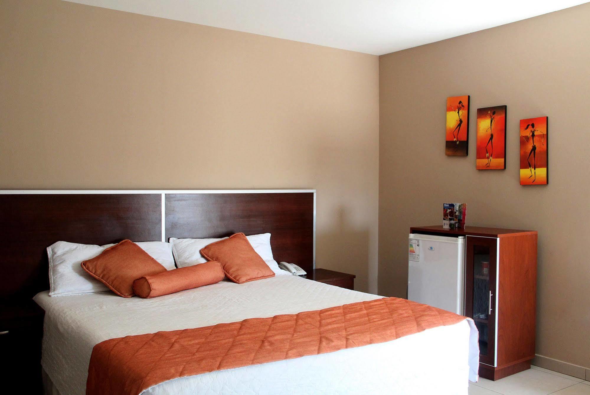 Torre Hotel Ejecutivo ซานตาครูซเดอลาเซียร์รา ภายนอก รูปภาพ