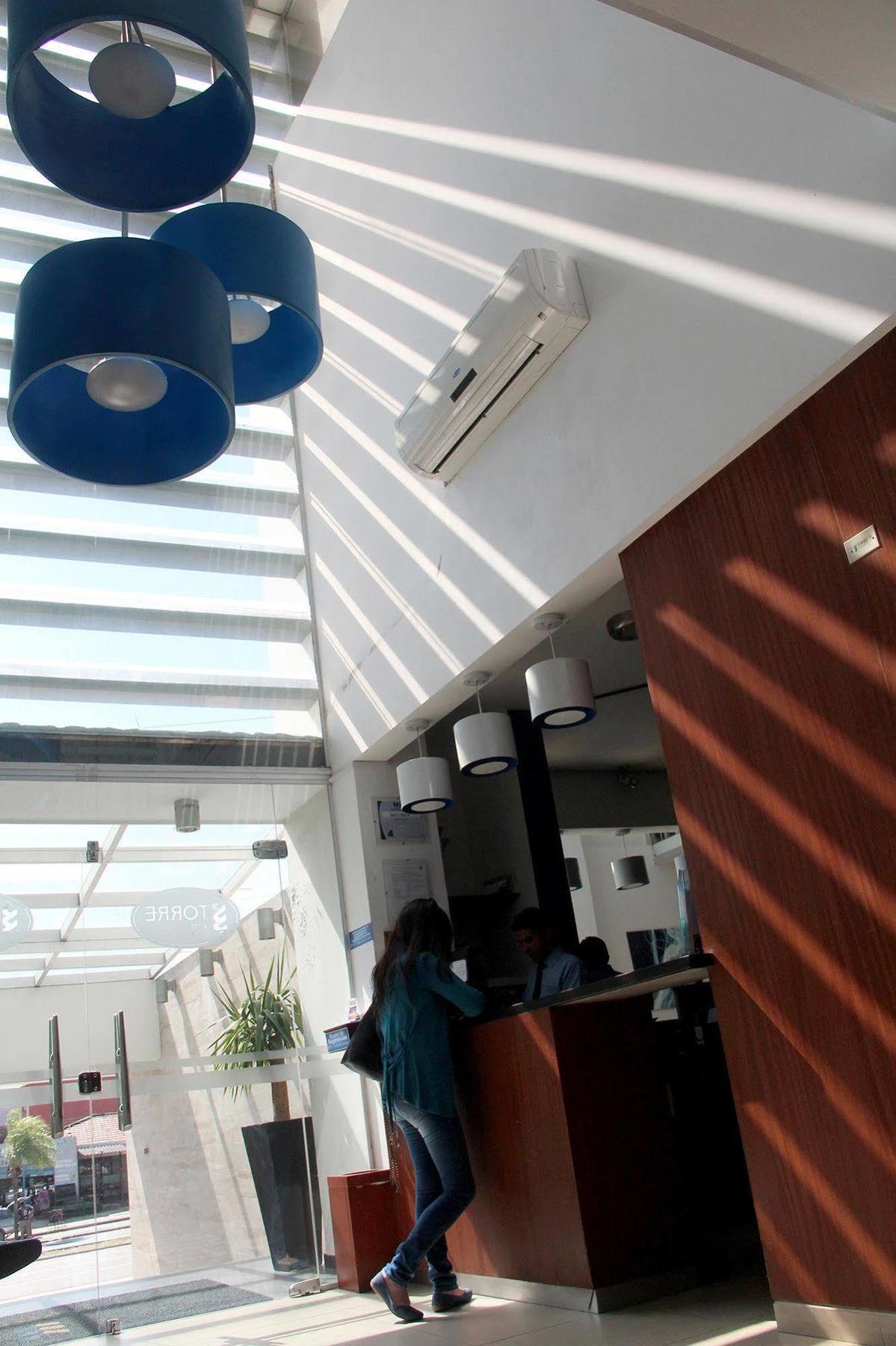 Torre Hotel Ejecutivo ซานตาครูซเดอลาเซียร์รา ภายนอก รูปภาพ