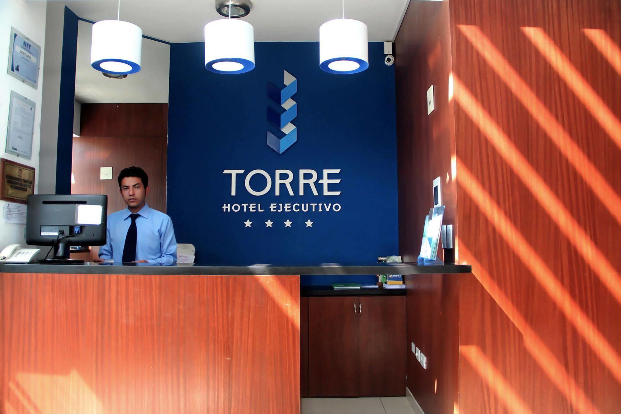 Torre Hotel Ejecutivo ซานตาครูซเดอลาเซียร์รา ภายนอก รูปภาพ