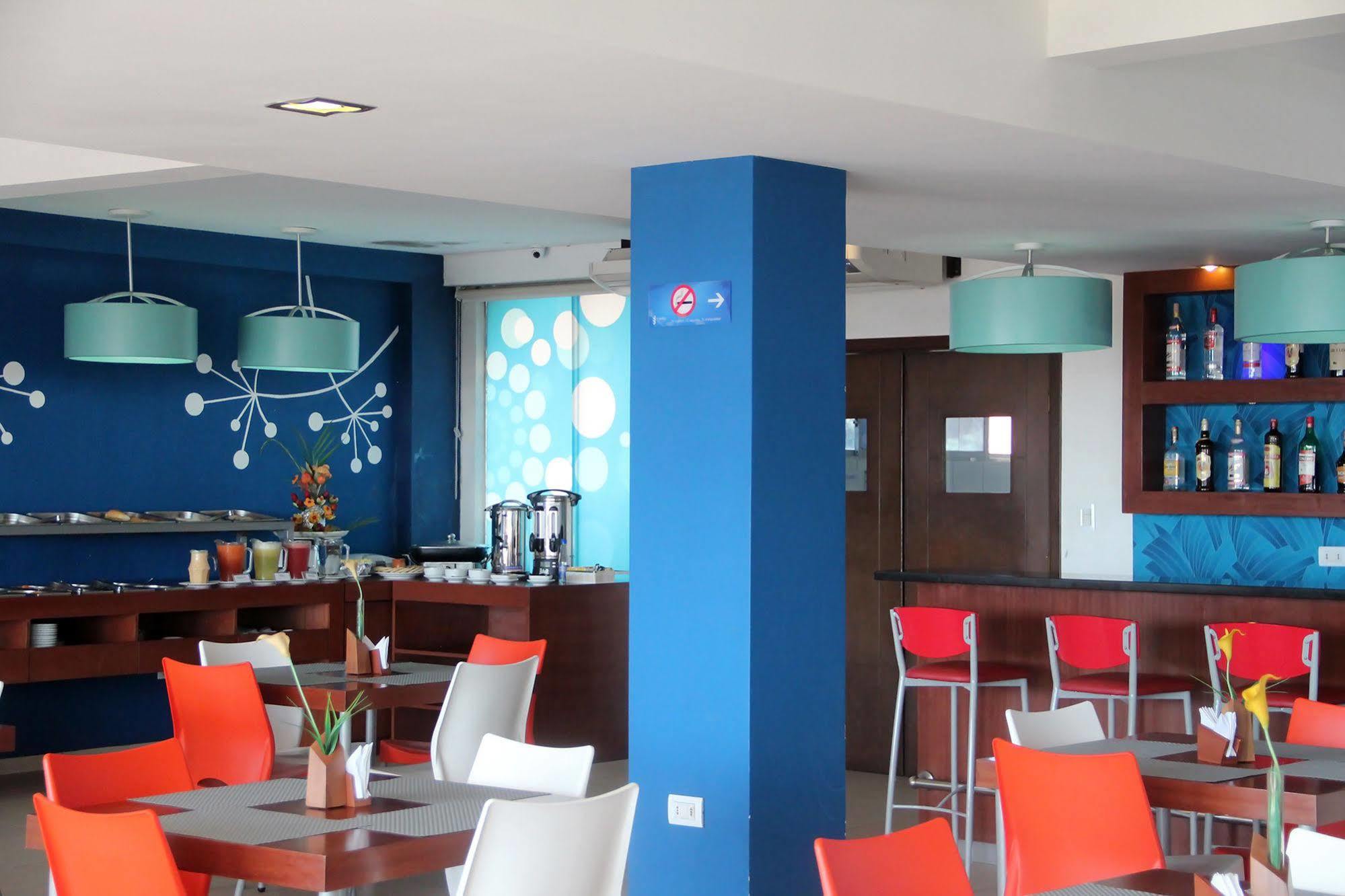 Torre Hotel Ejecutivo ซานตาครูซเดอลาเซียร์รา ภายนอก รูปภาพ