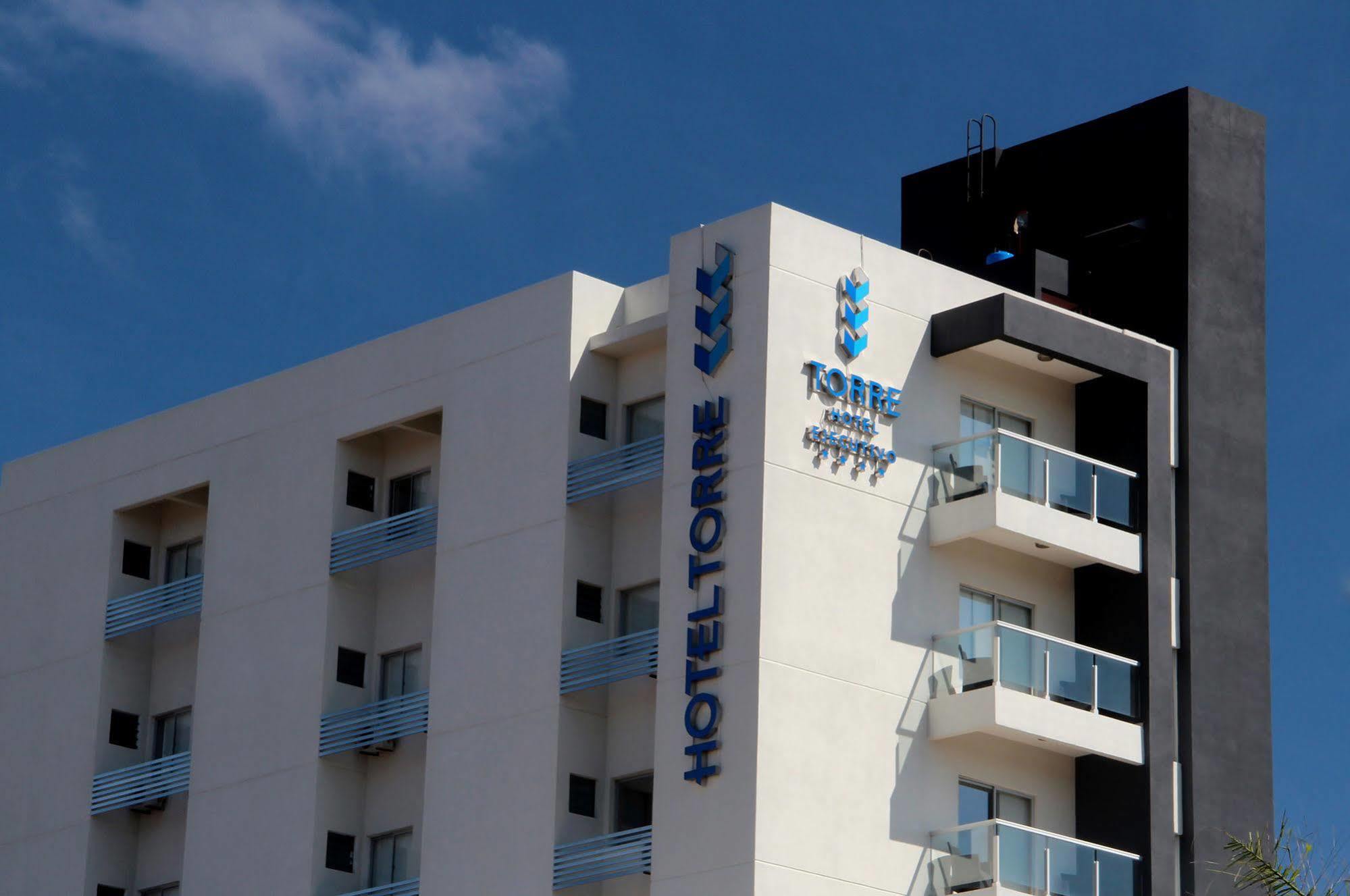 Torre Hotel Ejecutivo ซานตาครูซเดอลาเซียร์รา ภายนอก รูปภาพ