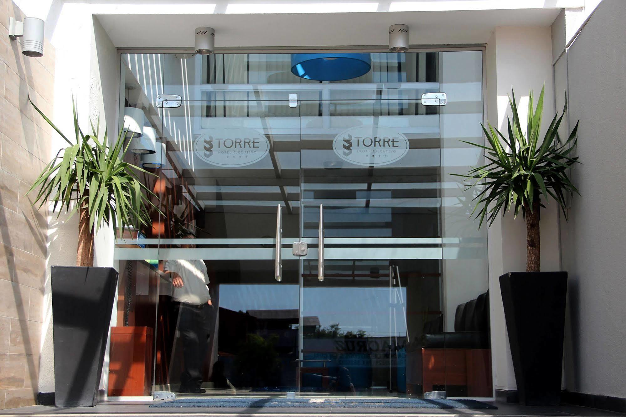 Torre Hotel Ejecutivo ซานตาครูซเดอลาเซียร์รา ภายนอก รูปภาพ