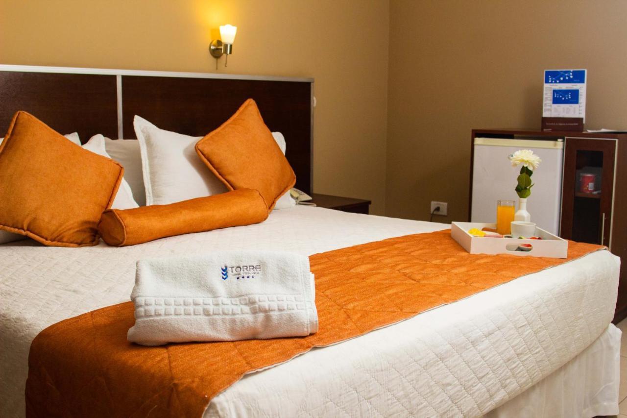 Torre Hotel Ejecutivo ซานตาครูซเดอลาเซียร์รา ภายนอก รูปภาพ